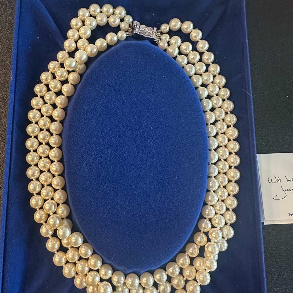 Elegant Cream Pearl Necklace